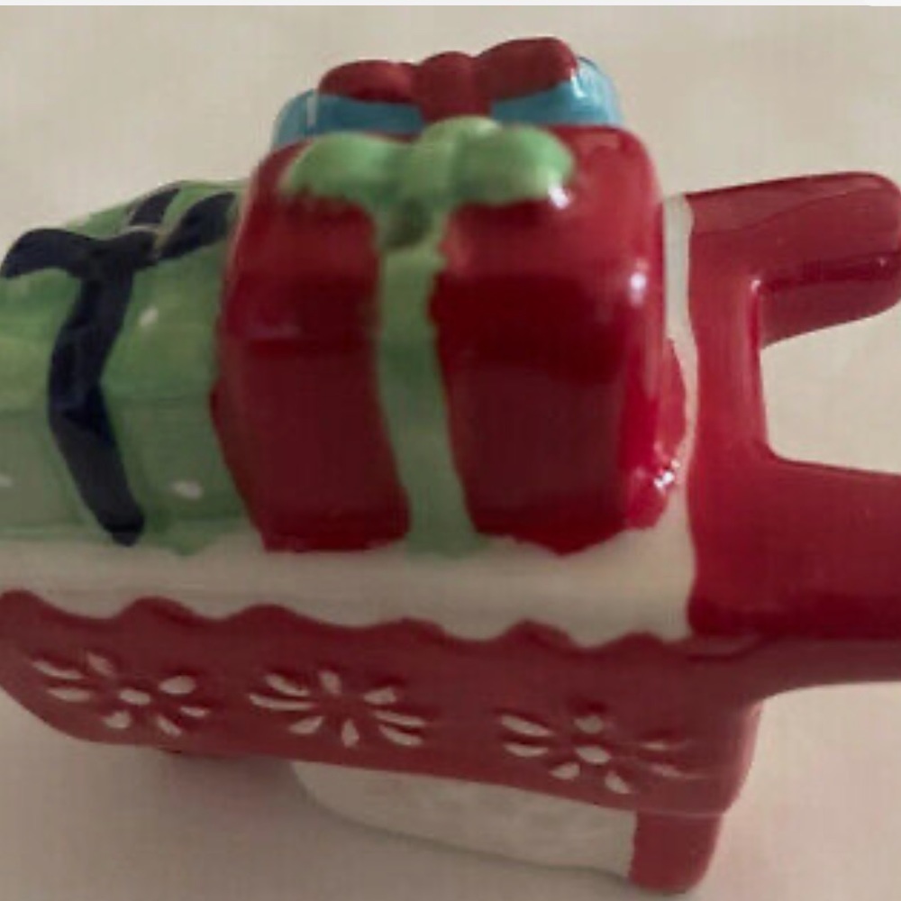 New World Market Santa Gnome & Cart Salt Pepper Shakers Christmas NIB wood Box - Picture 4 of 6